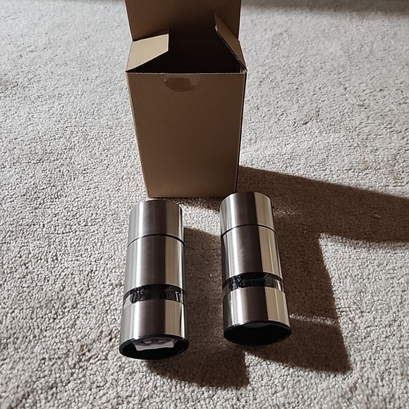 5.25″ Mr.Dudley Silver Echo – Stainless Steel Salt Shaker & Peppermill  MRD 4240 - Picture 7 of 7